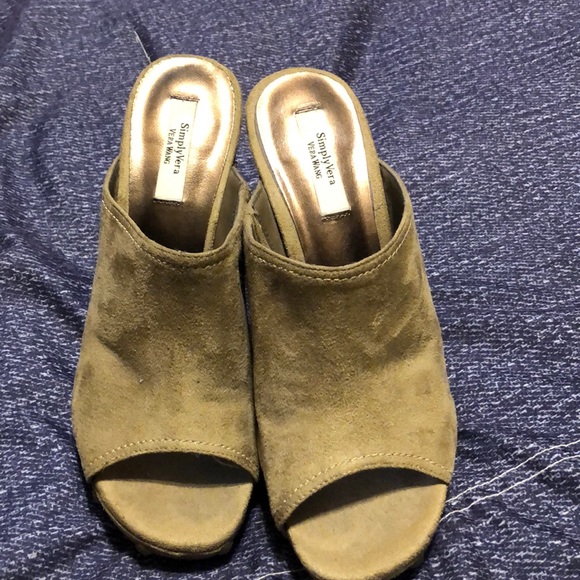 Vera Wang Suede Heels - Picture 3 of 3